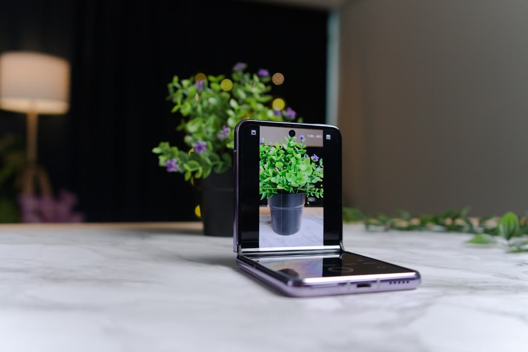 모토로라 북스타일 폴더블폰 vs 삼성 Z 폴드 8 - 2026 신제품 대결